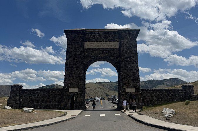 Yellowstone Upper Loop Tour with Lunch