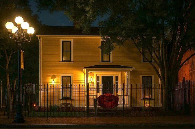 San Diego Gaslamp Ghosts and True Crime Walking Tour