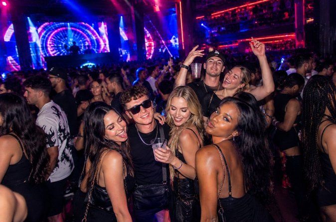 Las Vegas HipHop Club Crawl Party Bus Free Drinks VIP Entry