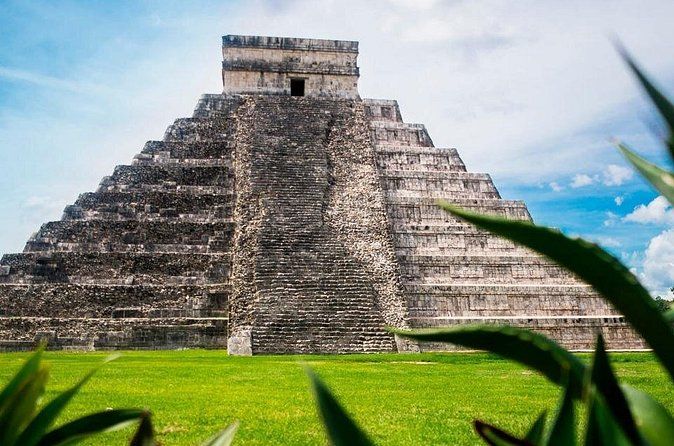 Chichen Itza Mayan Tour & Valladolid & Buffete from Cancun