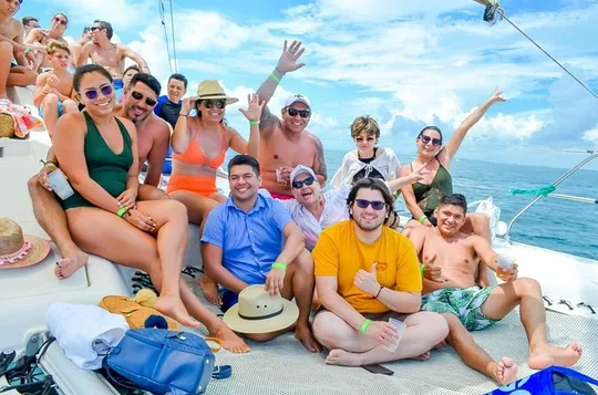 Catamaran Isla Mujeres, Beach Club and Drinks from Puerto Morelos