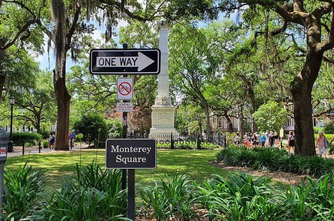History and Heritage Walking Tour in Savannah