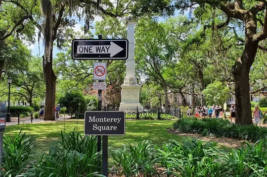History and Heritage Walking Tour in Savannah