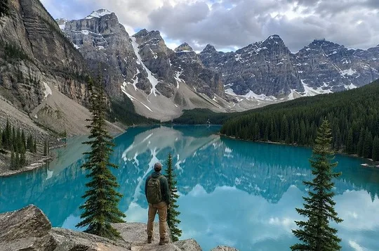 Banff Shared Shuttle to Moraine Lake & Lake Louise