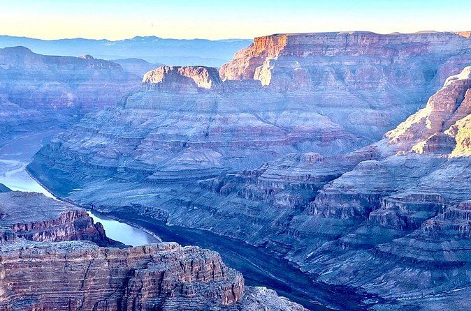 Shuttle Between Las Vegas and Grand Canyon West