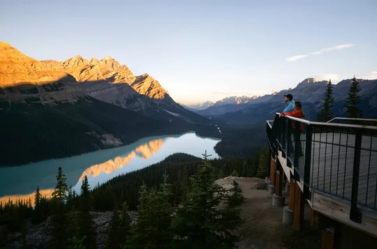 Beyond Banff Transit: Peyto Emerald Bow Lakes in Small Group