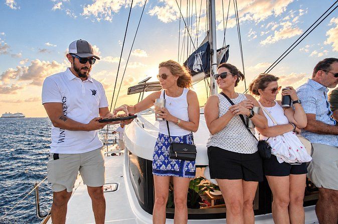 Paseo privado de lujo en catamarán de 39 pies al atardecer en Cozumel – 3 horas