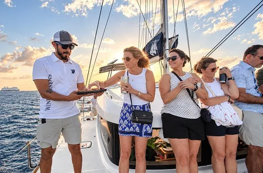 Paseo privado de lujo en catamarán de 39 pies al atardecer en Cozumel – 3 horas