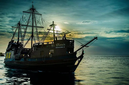Pirate Ship Show and Dinner, Premium Openbar in Cozumel